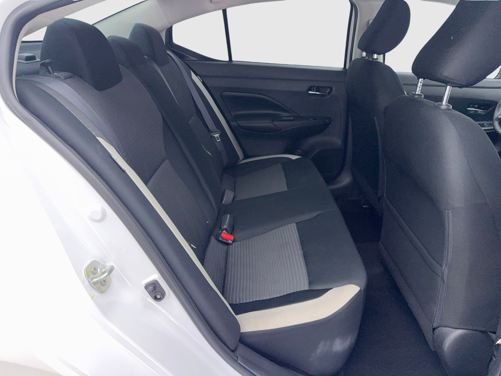 Used 2020 Nissan Versa SV FWD image 37