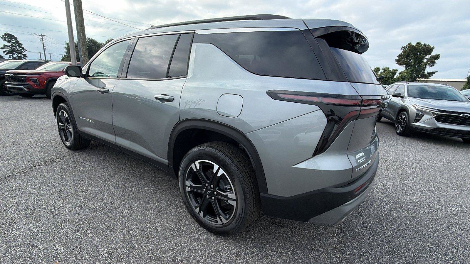 New 2027 Chevrolet Traverse LT w/ Sun and Wheel Package FWD image 11