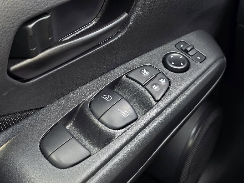 New 2025 Nissan Kicks Play S image 23