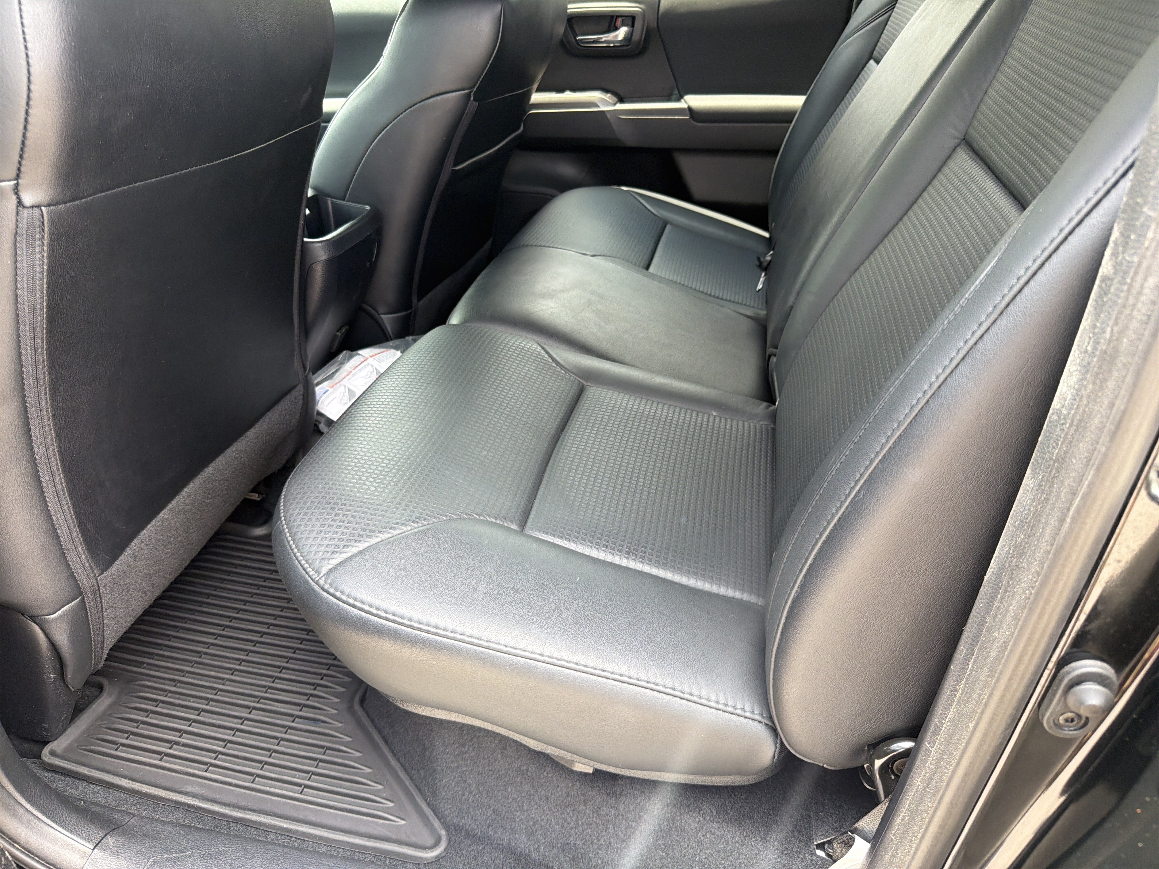 Used 2019 Toyota Tacoma TRD Off-Road AWD/4WD image 31