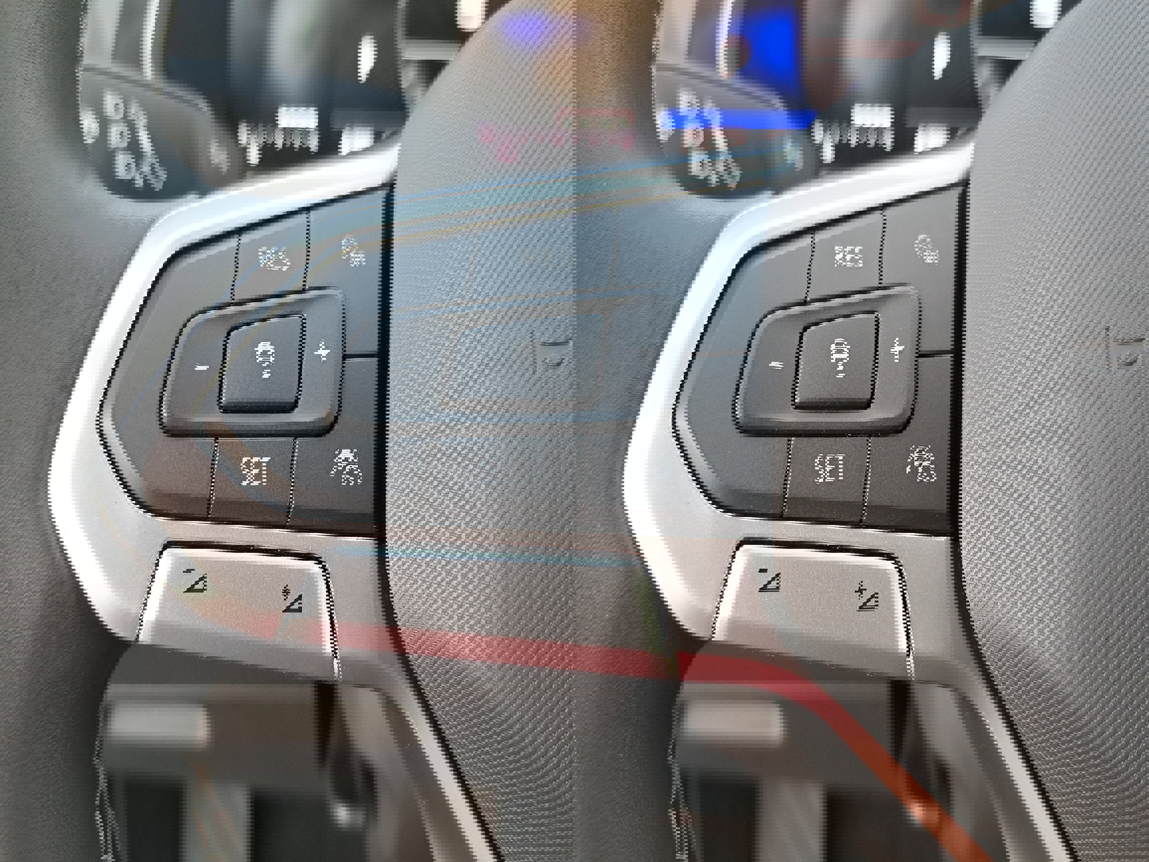 Used 2024 Volkswagen Tiguan SE image 17