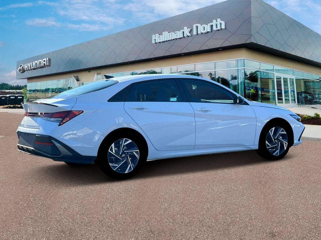 Used 2025 Hyundai Elantra Sport FWD image 8