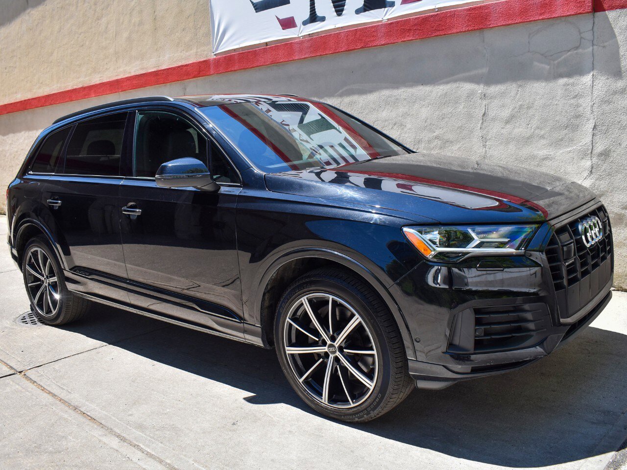 Used 2023 Audi Q7 3.0T Premium Plus w/ Premium Plus Package AWD/4WD image 10