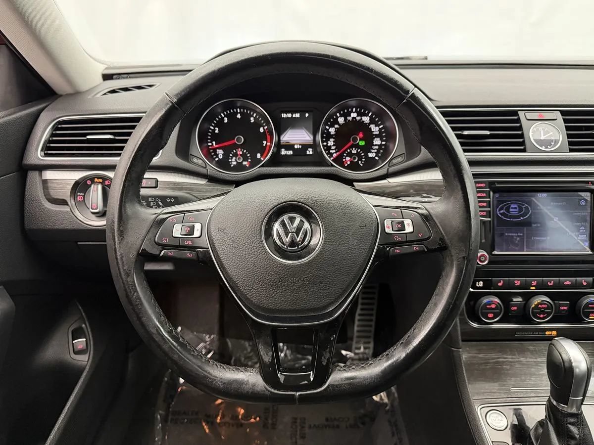 Used 2016 Volkswagen Passat 1.8T SEL Premium FWD image 11