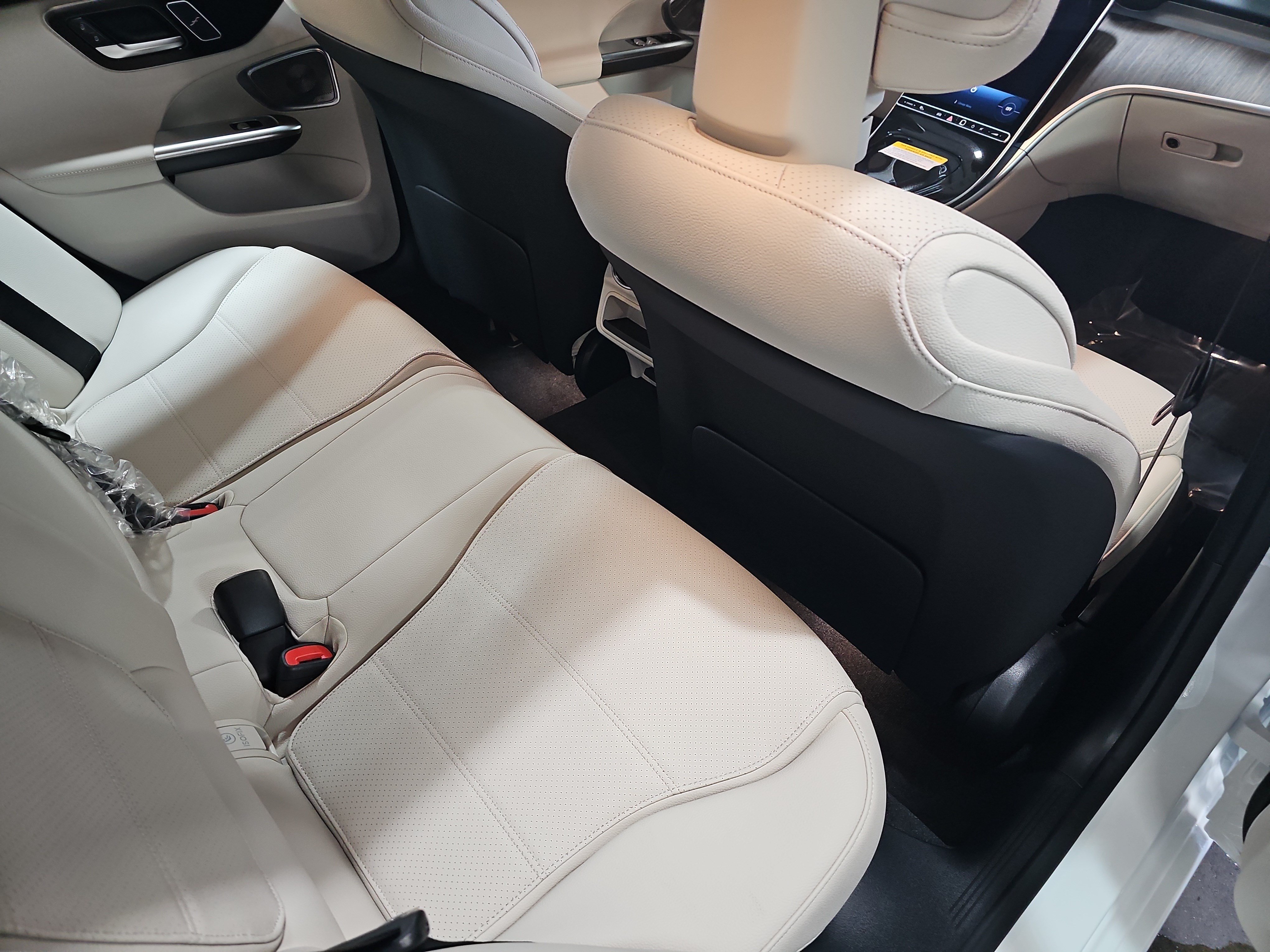 New 2026 Mercedes-Benz C 300 4MATIC Sedan image 11