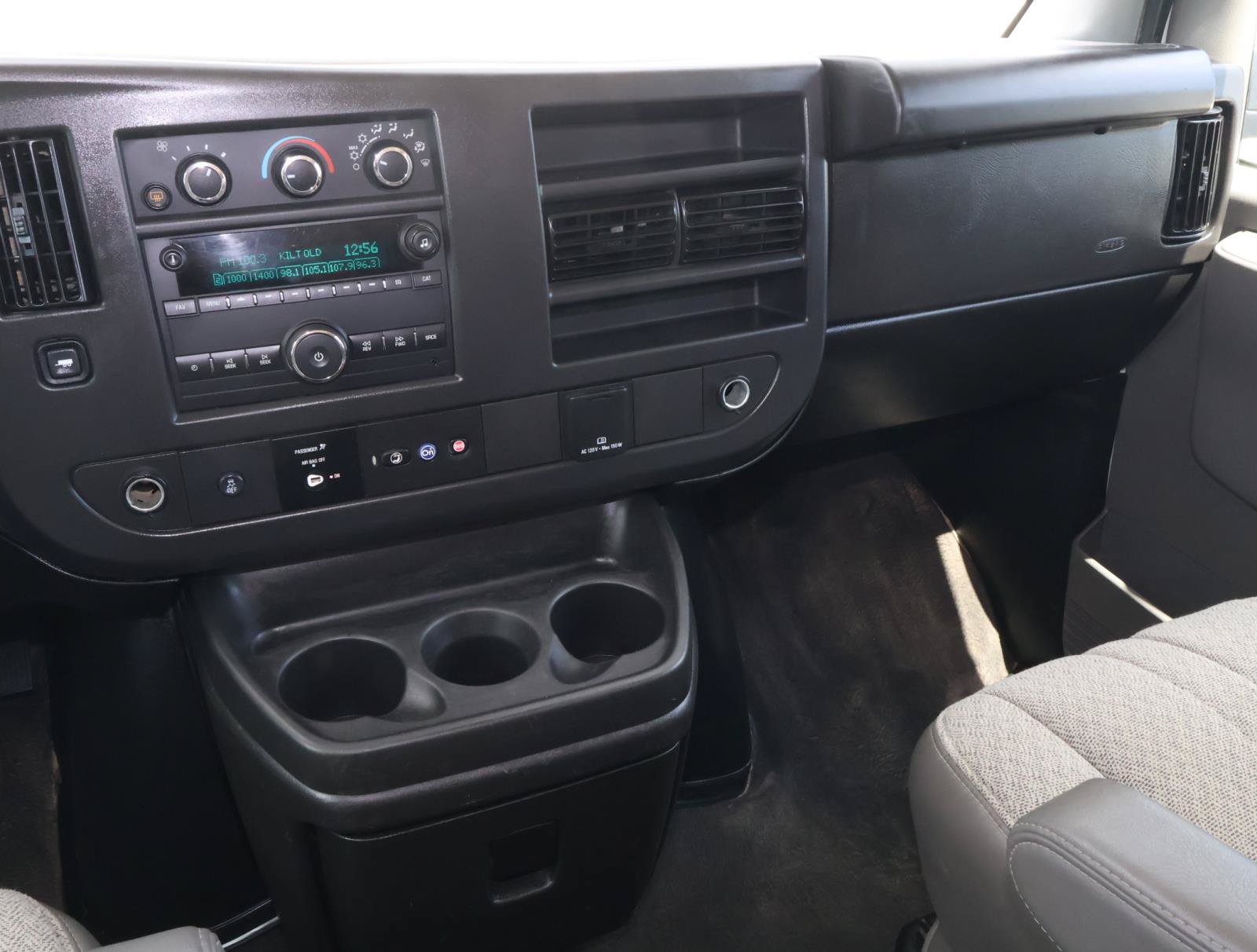 Used 2025 Chevrolet Express 3500 LS RWD image 9