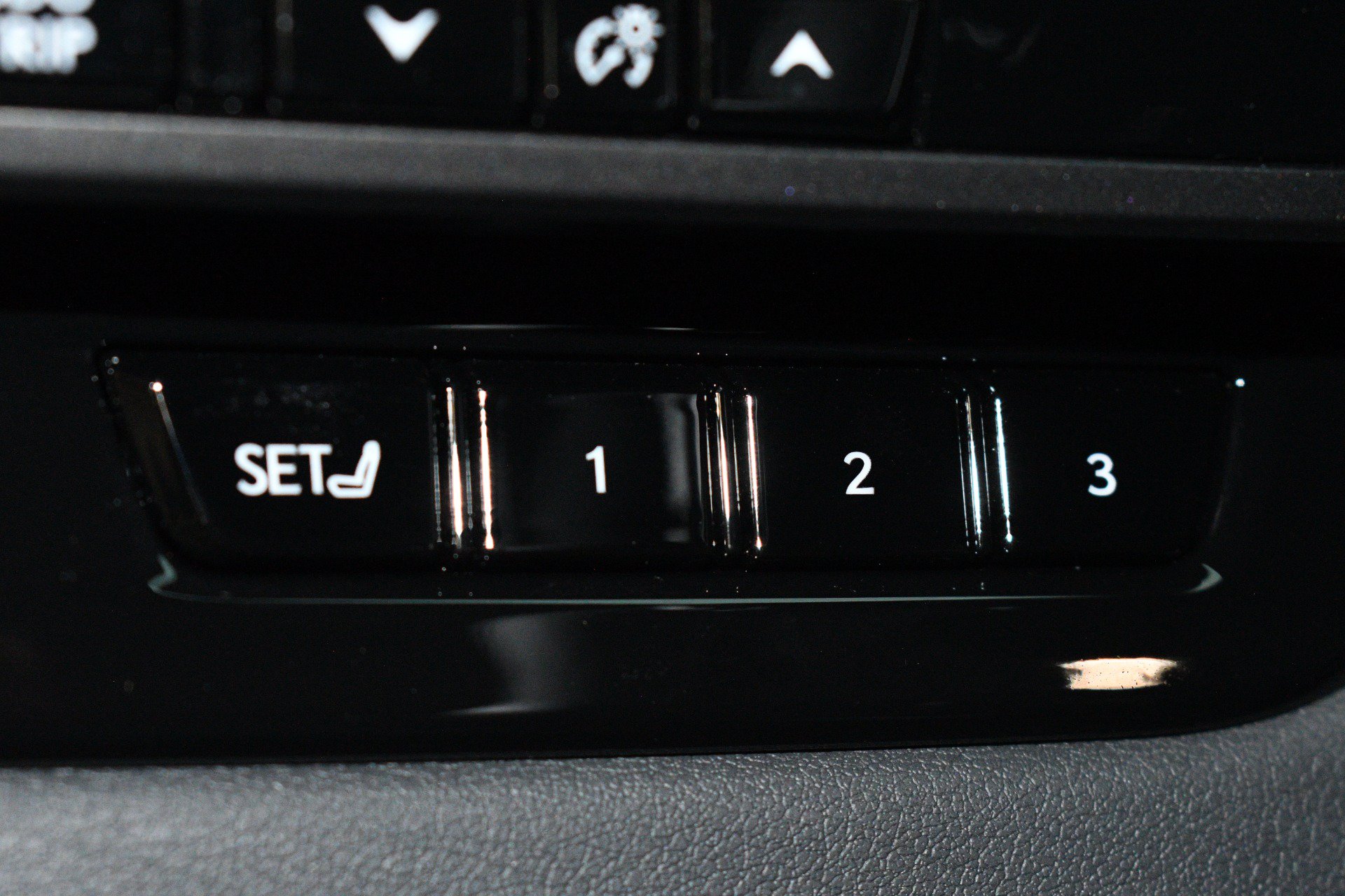 Used 2025 Lexus RX 350 Premium Plus w/ Convenience Package FWD image 39