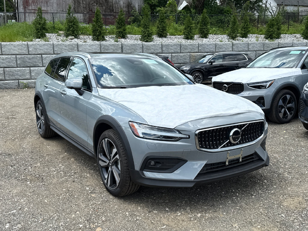 New 2026 Volvo V60 B5 Cross Country Plus w/ Climate Package AWD/4WD image 5
