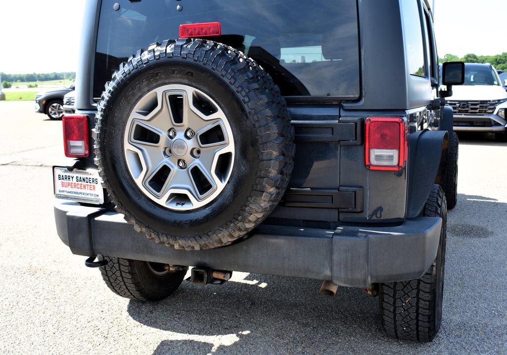 Used 2017 Jeep Wrangler Unlimited Rubicon w/ Connectivity Group AWD/4WD image 9