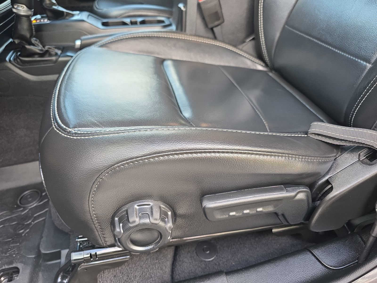 Used 2021 Jeep Wrangler Unlimited Sahara image 27