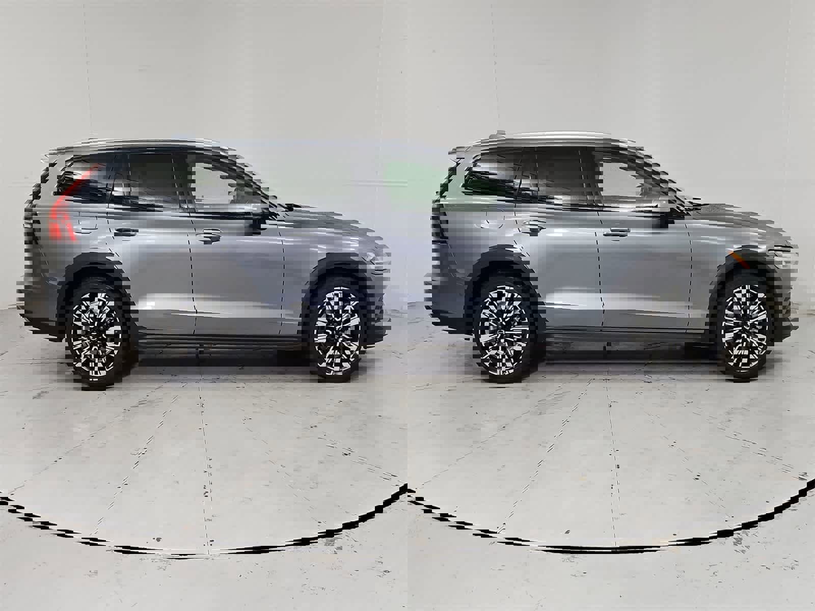 Used 2021 Volvo V60 T5 Cross Country image 7