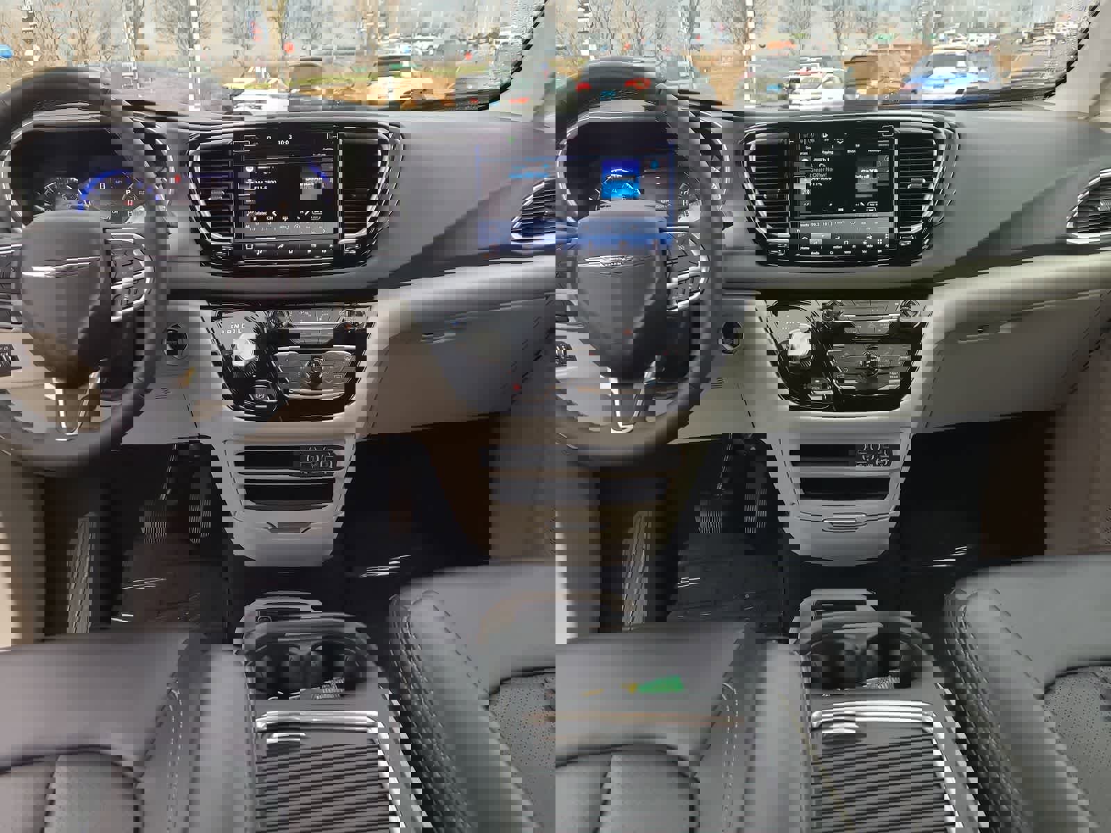 Certified 2024 Chrysler Pacifica Touring-L image 18