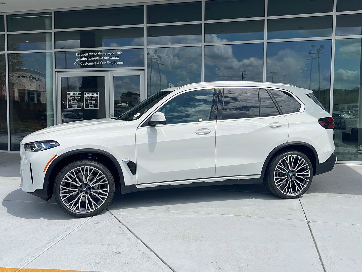 New 2026 BMW X5 sDrive40i w/ Climate Comfort Package image 4