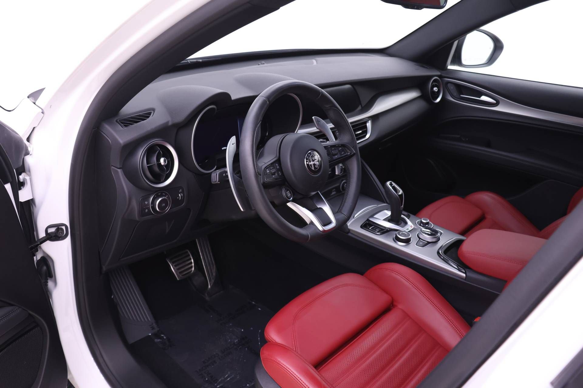 Certified 2024 Alfa Romeo Stelvio Veloce AWD/4WD image 6