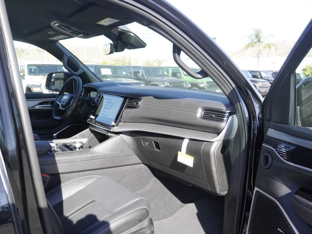 New 2026 Jeep Grand Wagoneer L Limited w/ Convenience Group I AWD/4WD image 25