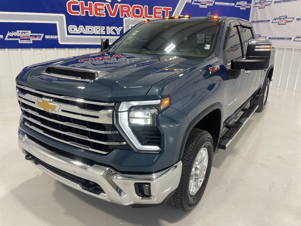 Used 2025 Chevrolet Silverado 2500 LTZ w/ LTZ Plus Package image 15