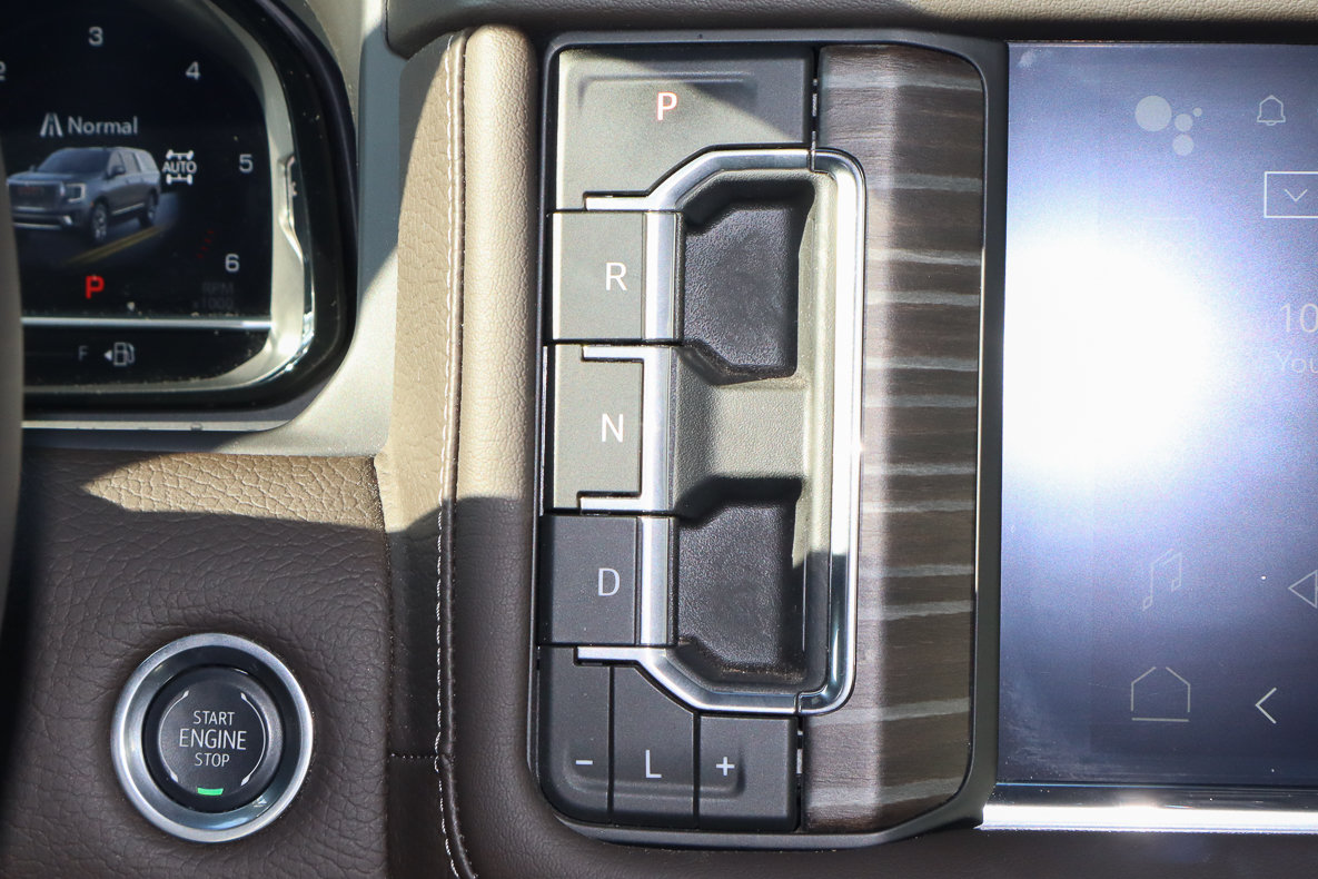 Used 2024 GMC Yukon XL Denali AWD/4WD image 27