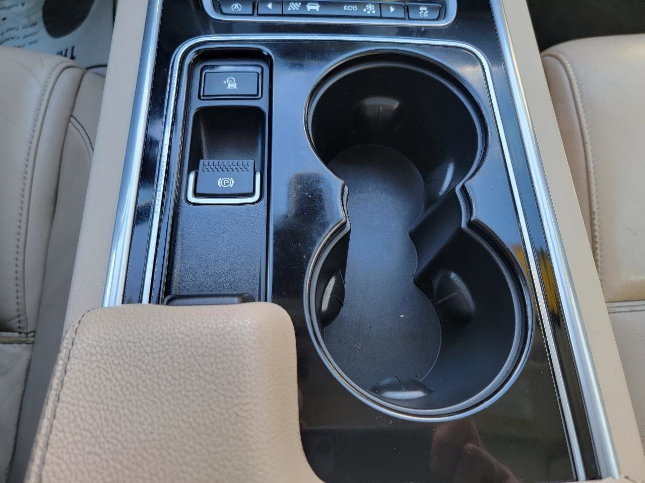 Used 2017 Jaguar XE Prestige image 31