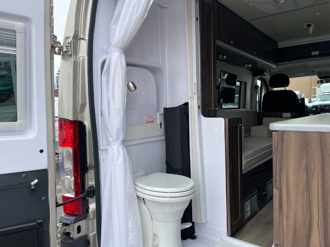 Used 2018 RAM ProMaster 1500 w/ Premium Appearance Group FWD image 12