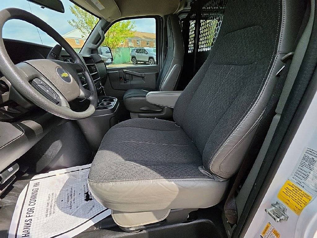 Used 2025 Chevrolet Express 2500 w/ Driver Convenience Package RWD image 23