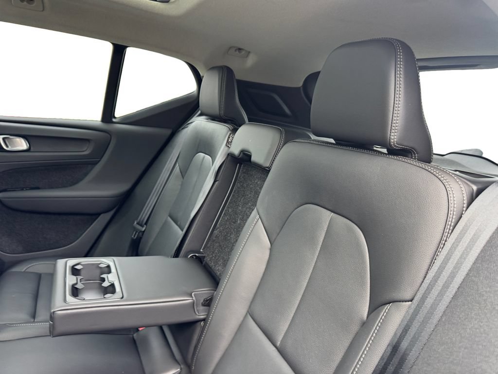 Certified 2026 Volvo XC40 B5 Plus AWD/4WD image 25
