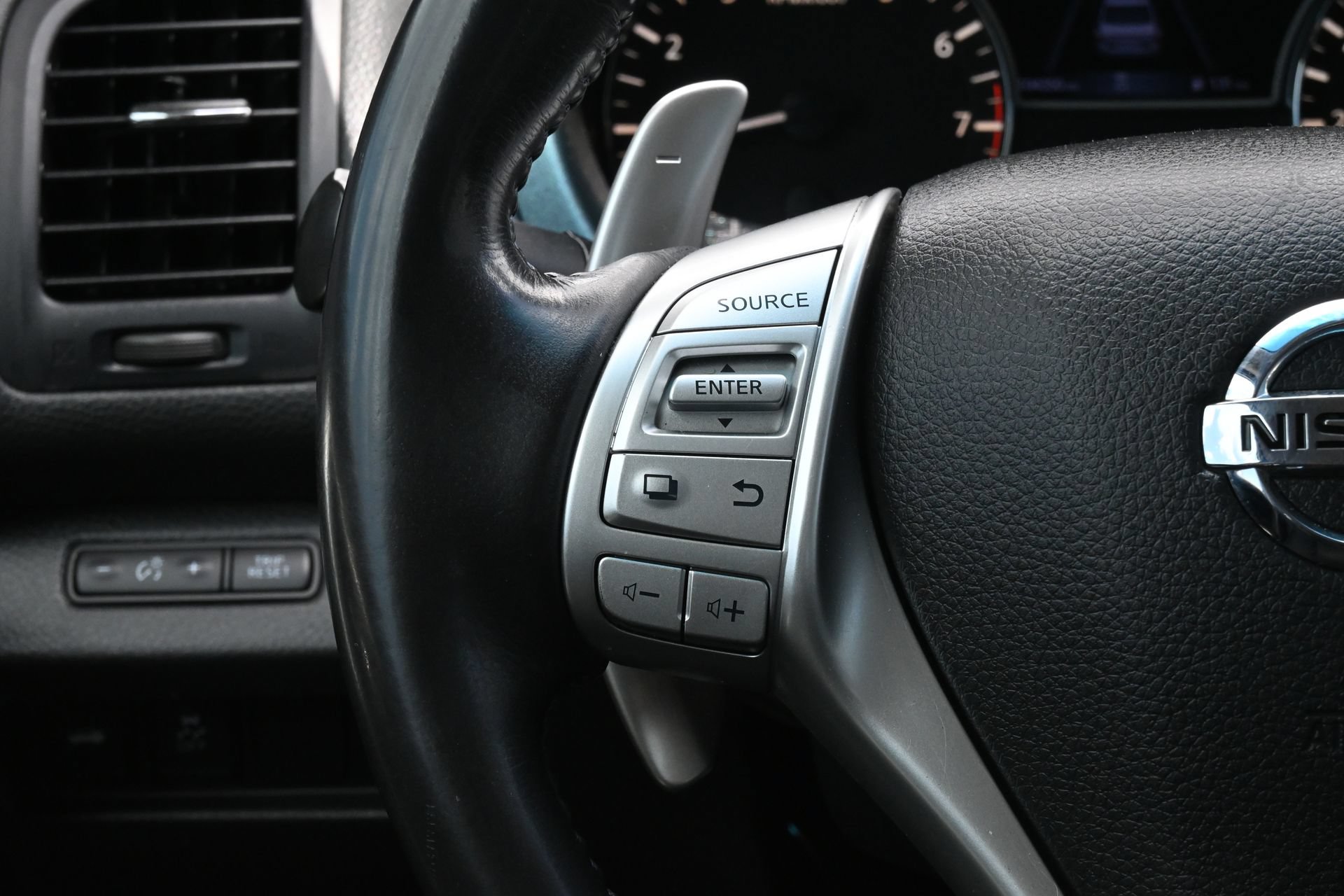Used 2018 Nissan Altima 2.5 SR FWD image 7