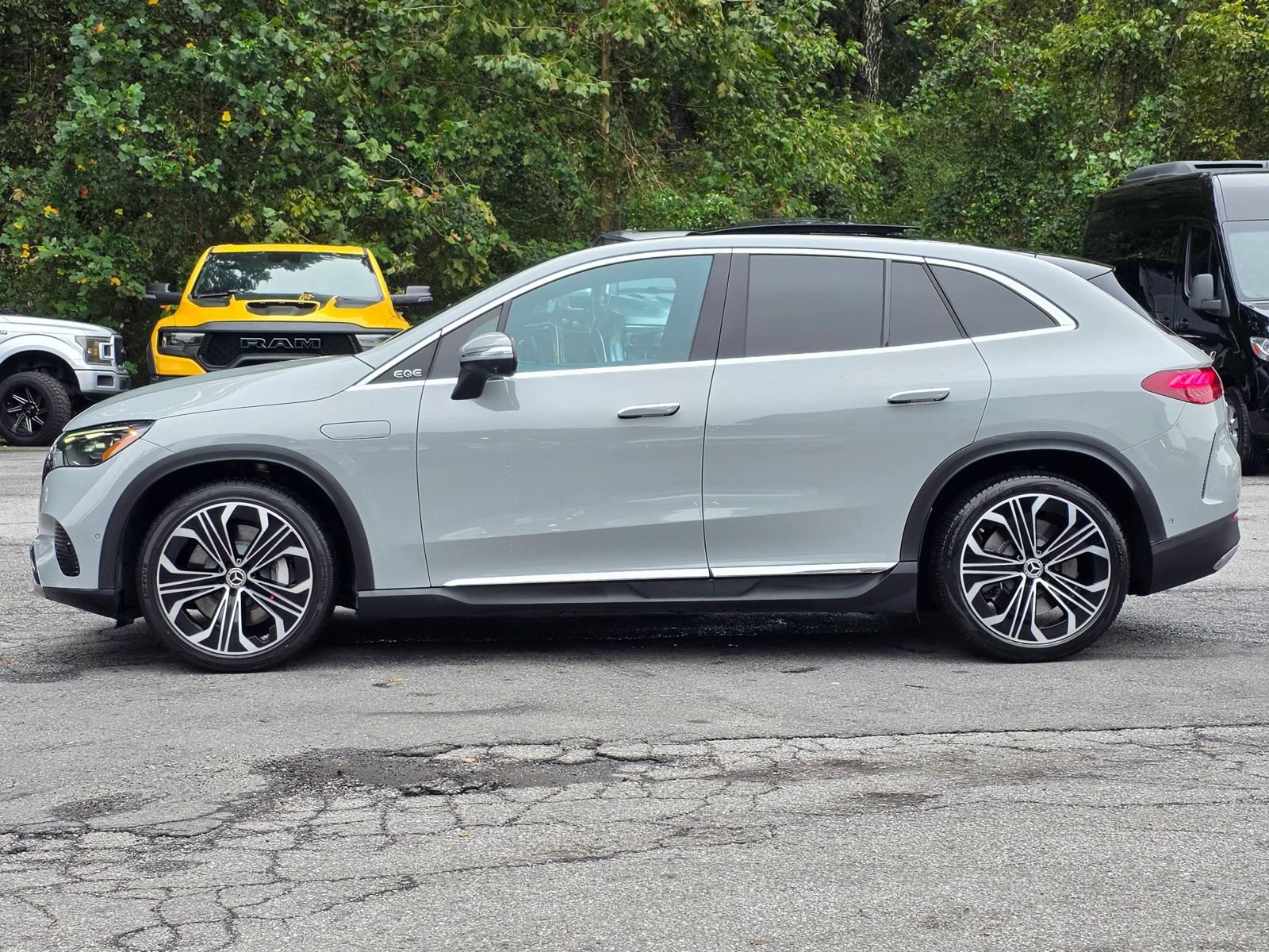 Used 2023 Mercedes-Benz EQE 350+ 4MATIC SUV w/ Exclusive Trim Package image 4