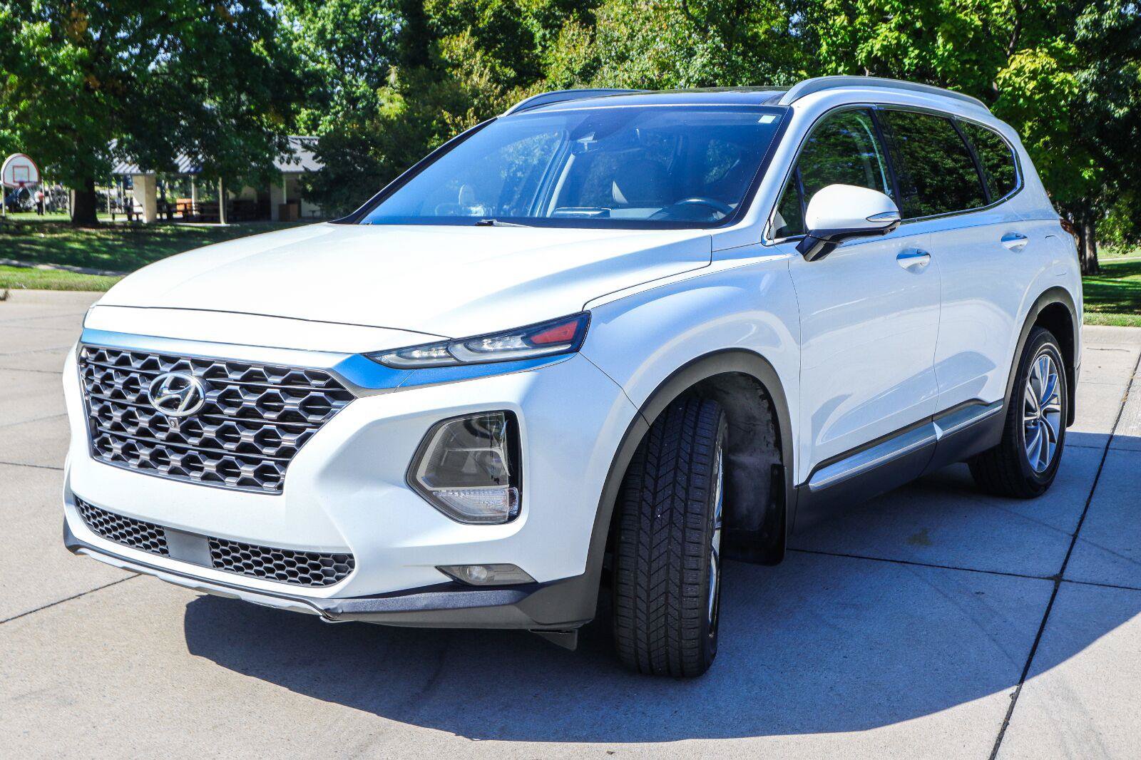 Used 2019 Hyundai Santa Fe AWD image 3