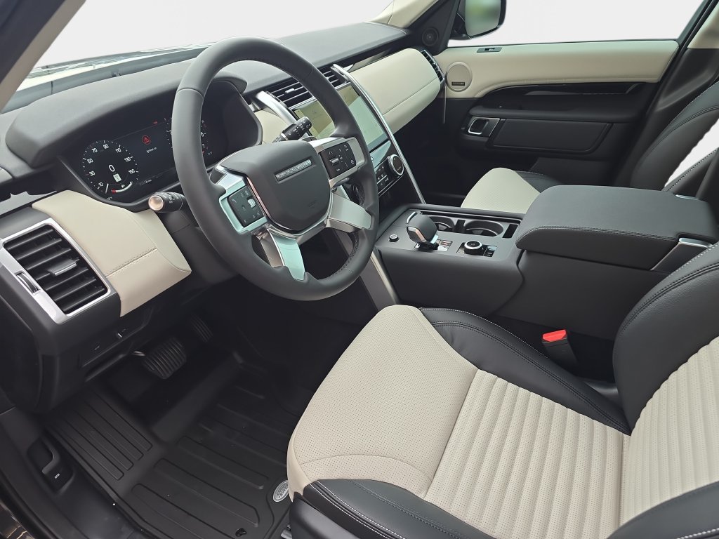 New 2026 Land Rover Discovery S AWD/4WD image 13