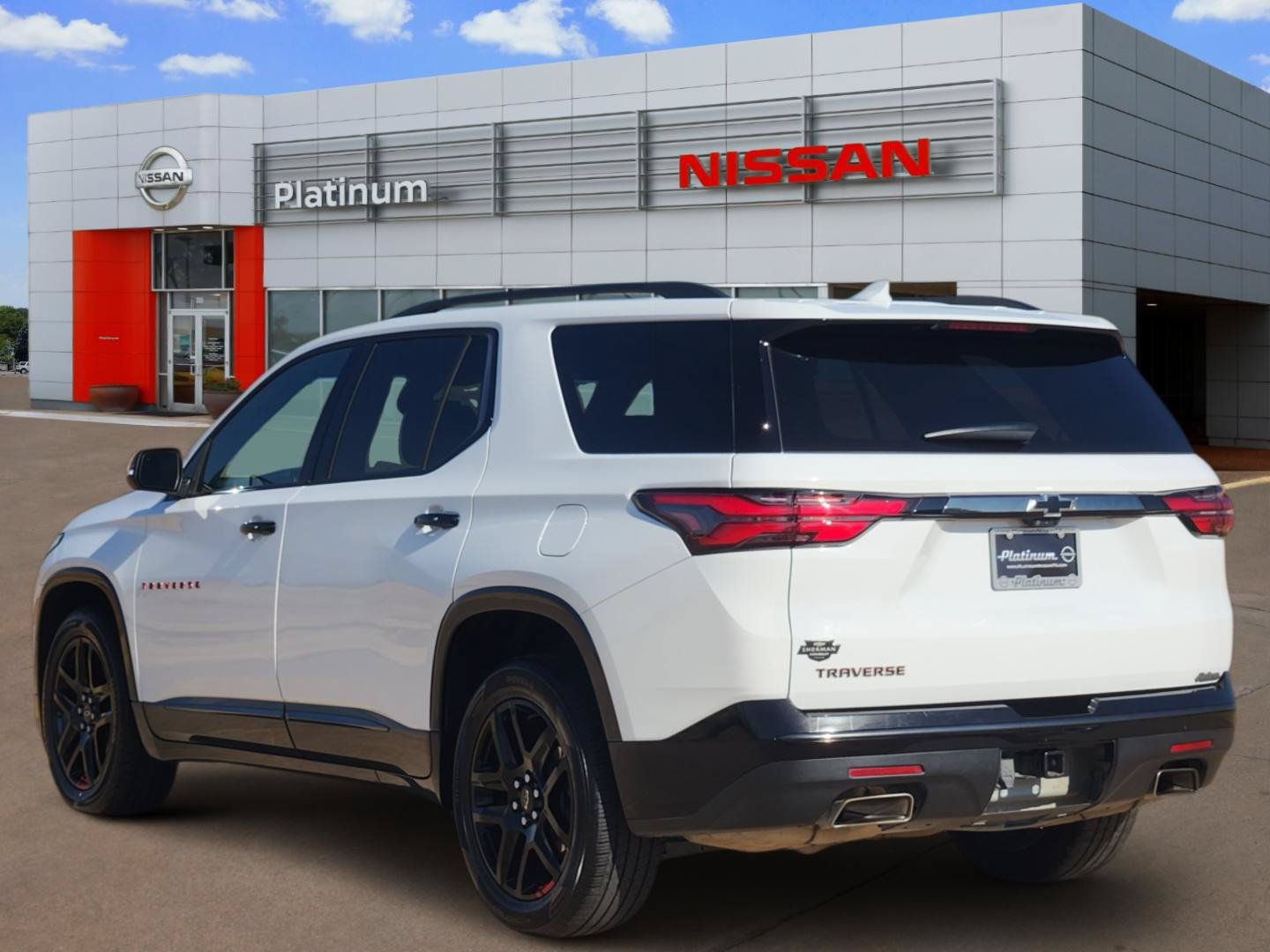 Used 2023 Chevrolet Traverse Premier w/ Redline Edition FWD image 5