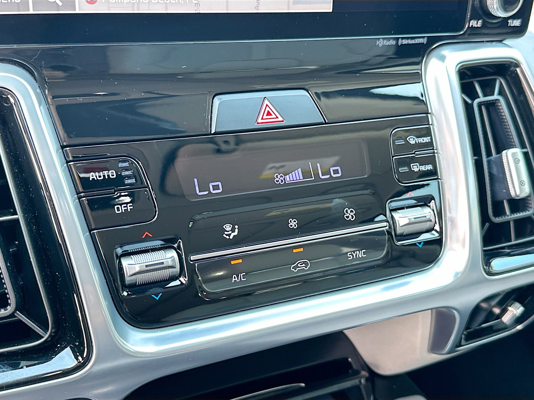 Used 2023 Kia Sorento SX AWD/4WD image 16