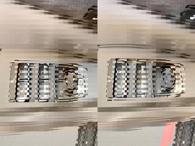 Used 2025 Kia Carnival EX image 14