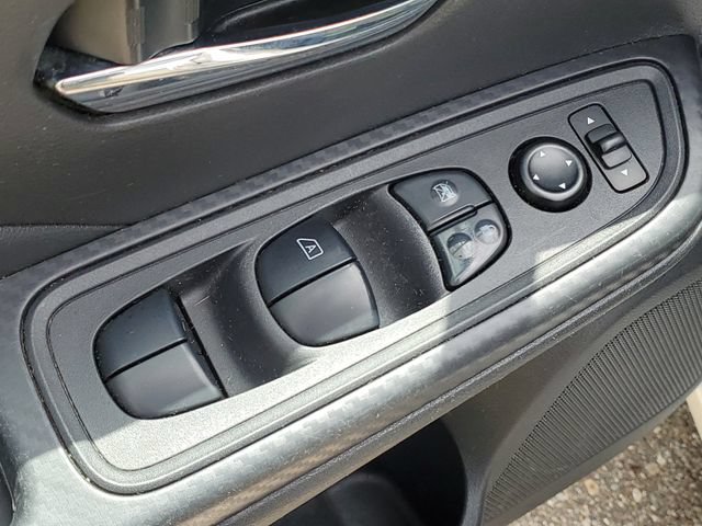 Used 2023 Nissan Versa SV FWD image 19