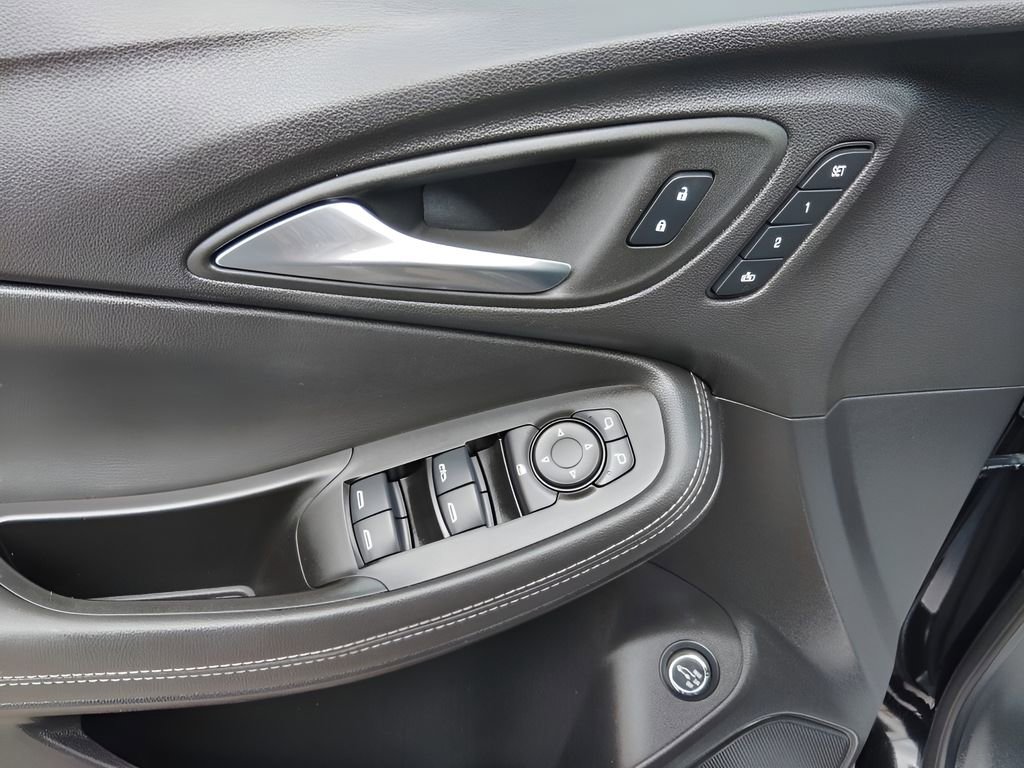 Used 2023 Buick Encore GX Essence FWD image 14