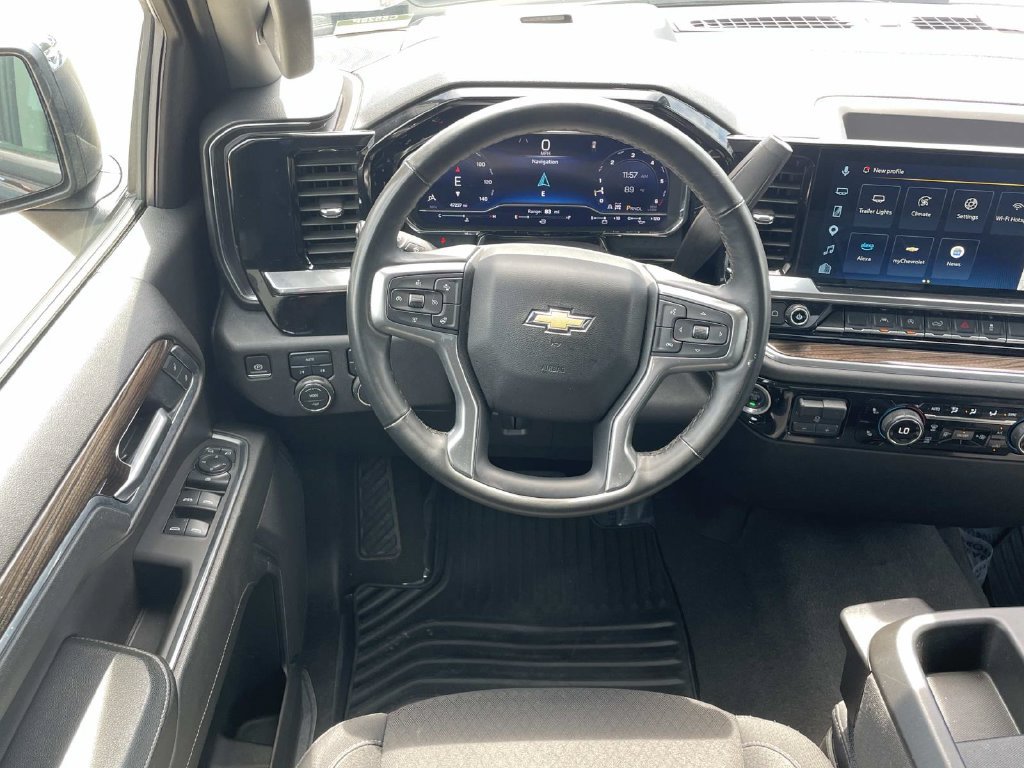 Used 2025 Chevrolet Silverado 1500 LT AWD/4WD image 10
