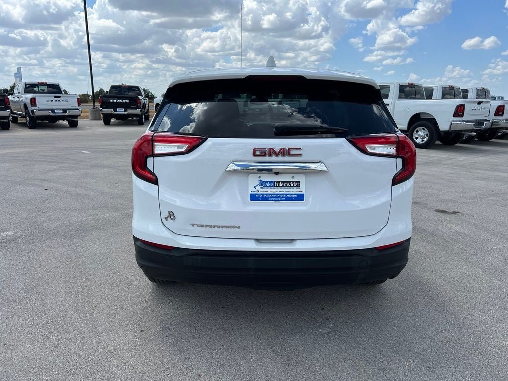 Used 2024 GMC Terrain SLE FWD image 4