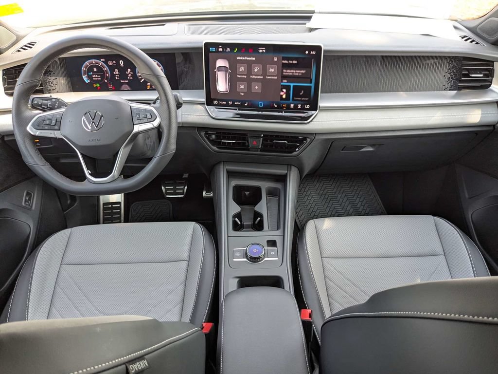 New 2026 Volkswagen Tiguan SE R-Line FWD image 23