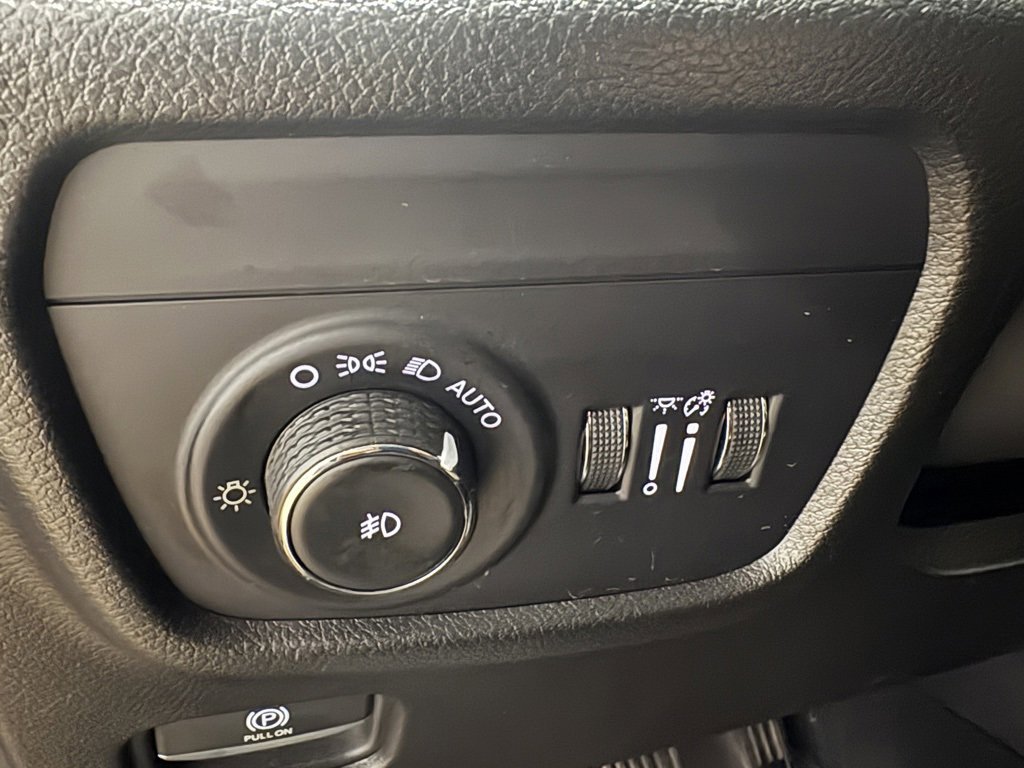 Used 2022 Jeep Grand Cherokee Trailhawk w/ Luxury Tech Group III image 22