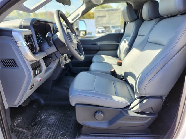 New 2025 Ford F550 4x4 Regular Cab Super Duty image 15