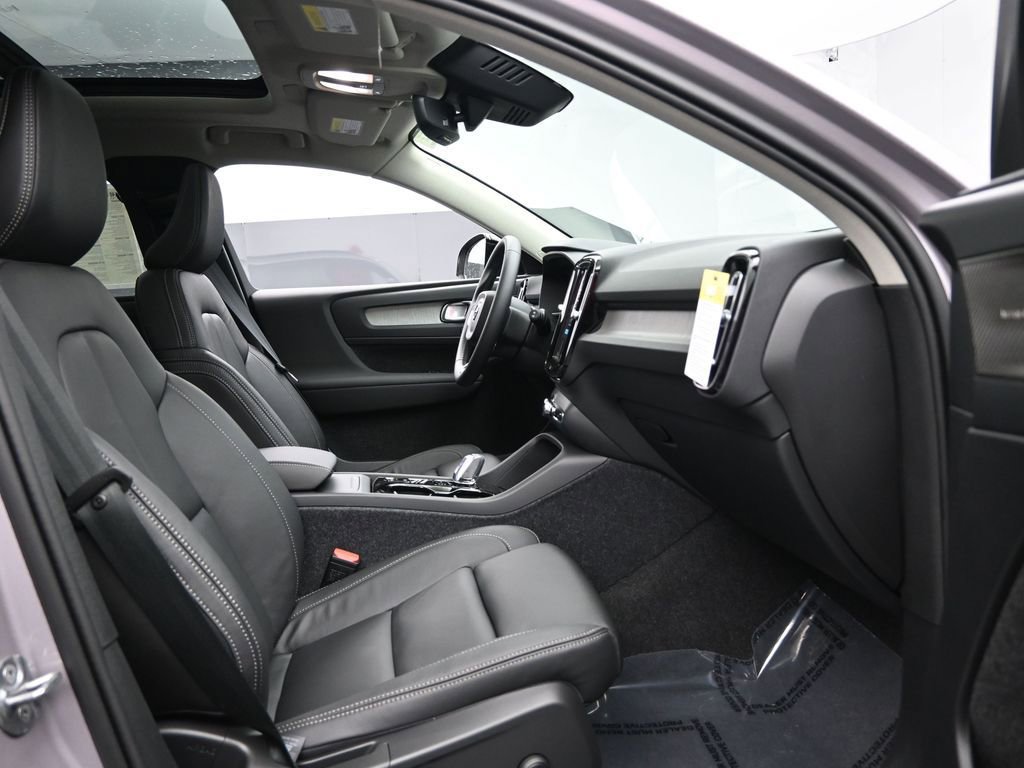 New 2026 Volvo XC40 B5 Ultra w/ Protection Package Premier image 27