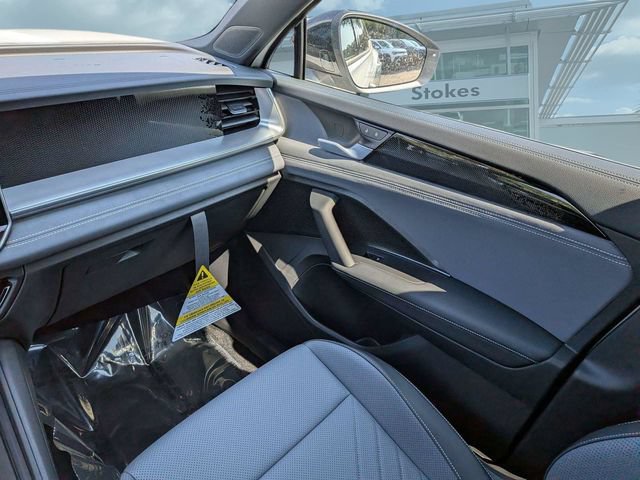 New 2026 Volkswagen Tiguan SE R-Line FWD image 18