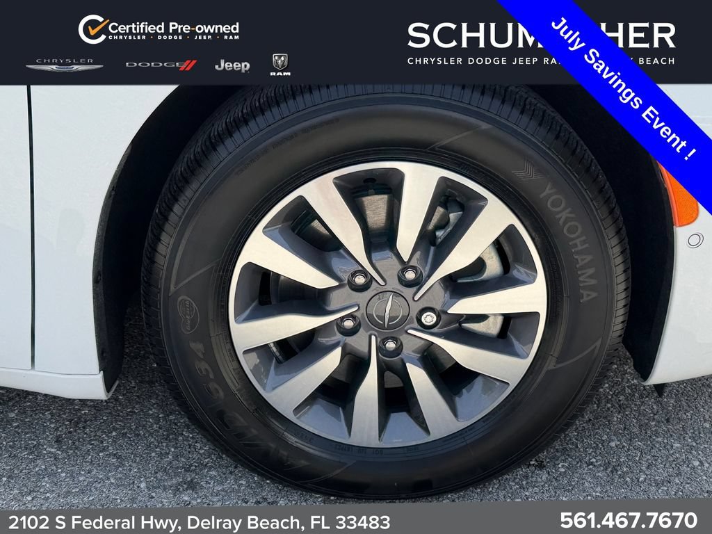 Used 2025 Chrysler Pacifica Select FWD image 20