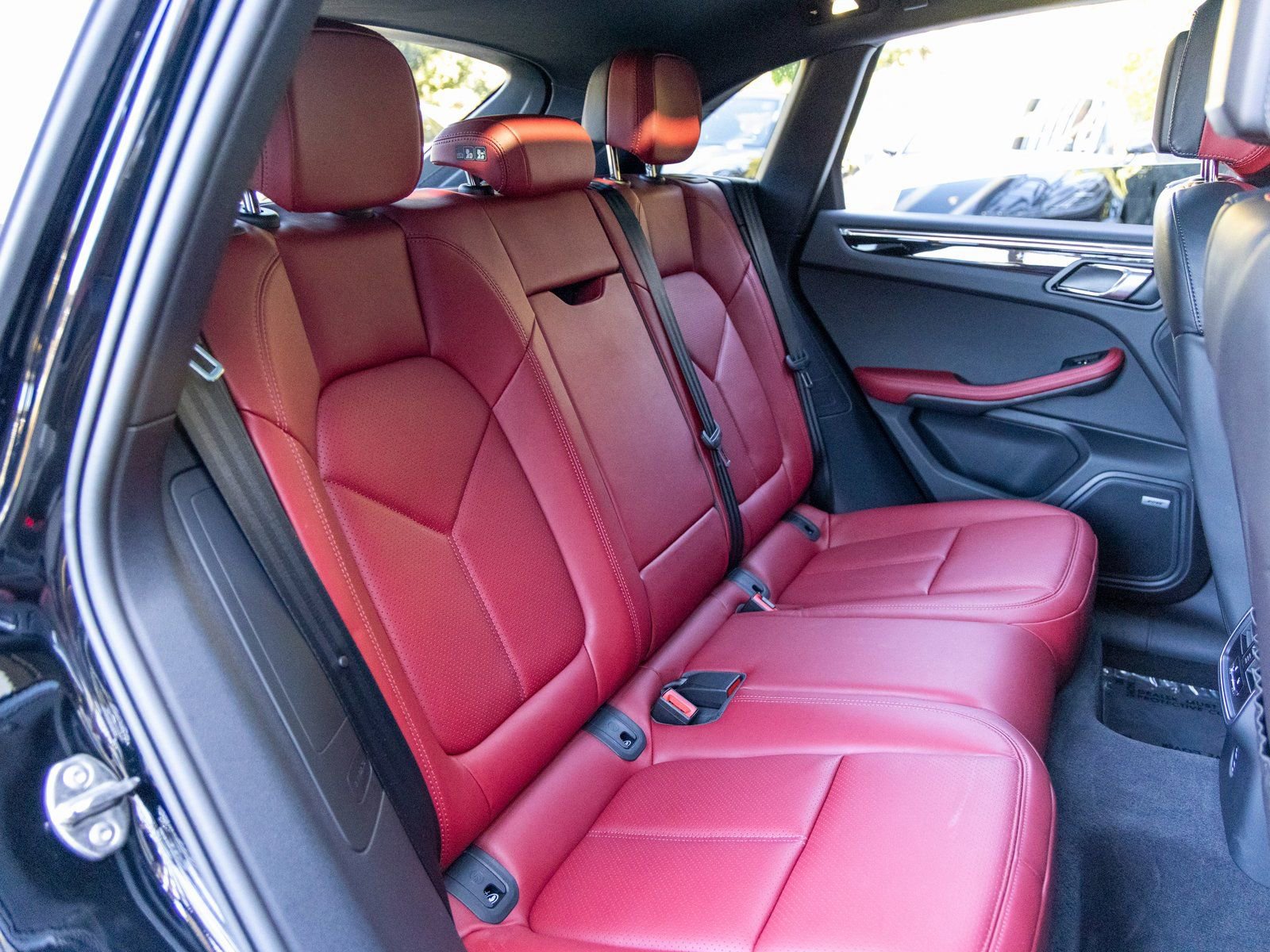 Certified 2025 Porsche Macan S image 50