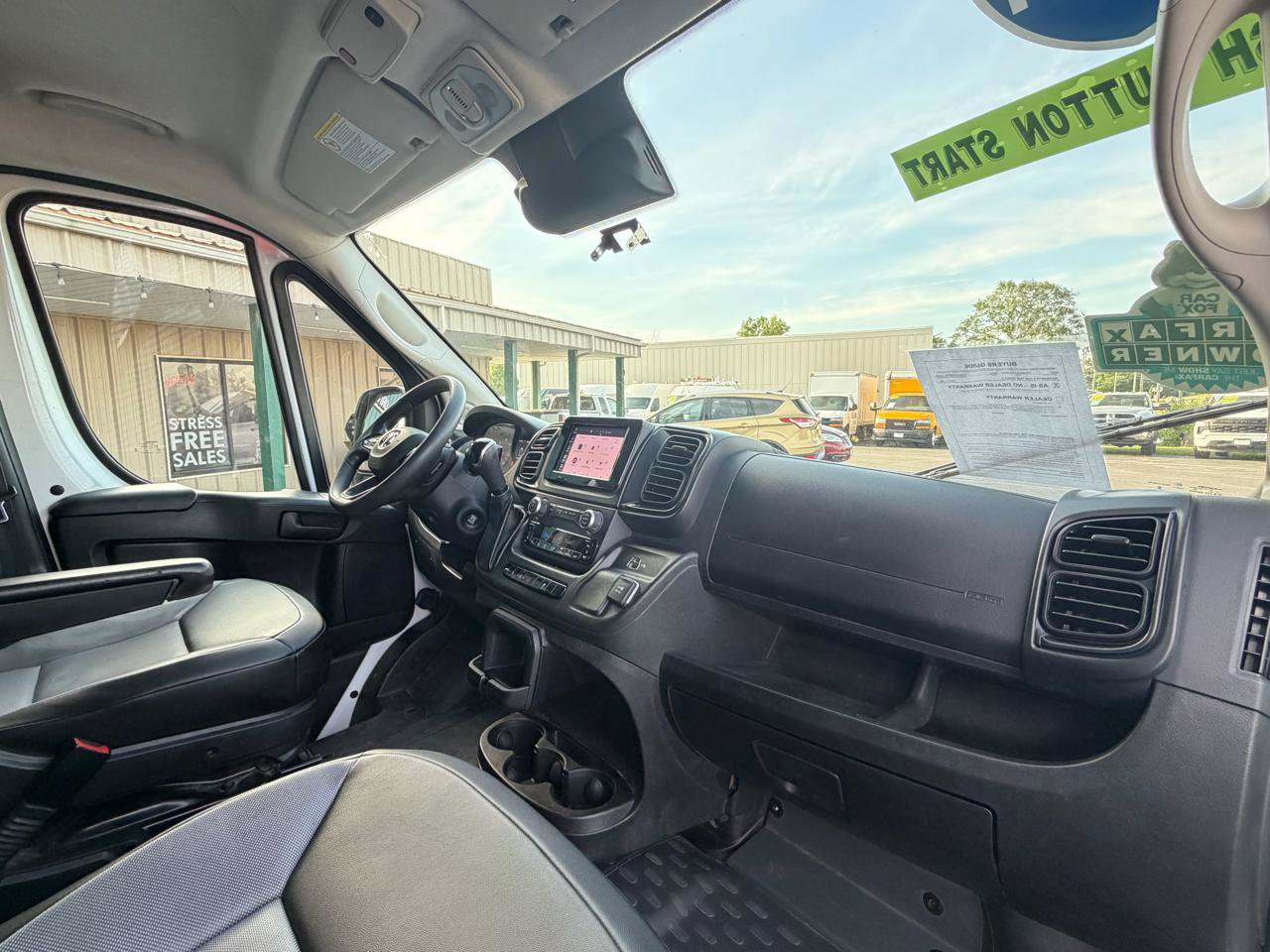 Used 2024 RAM ProMaster 2500 w/ Convenience Group FWD image 9
