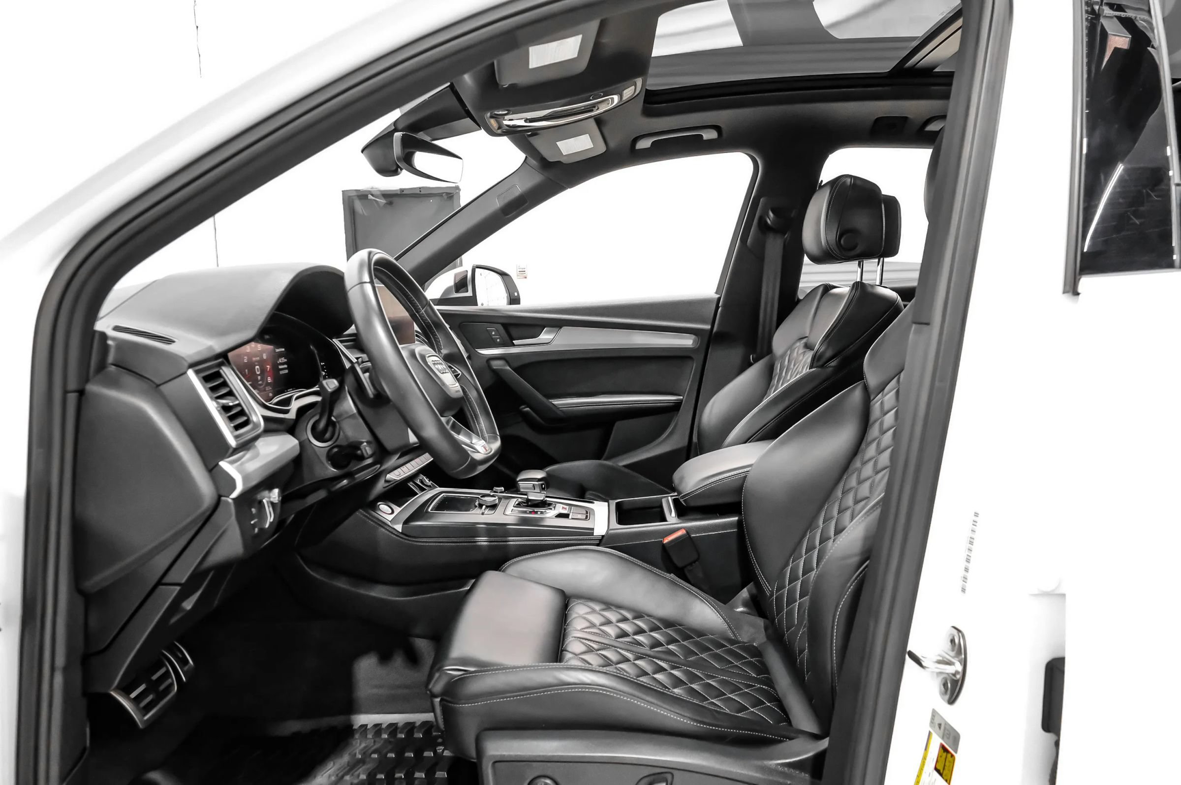 Used 2018 Audi SQ5 Prestige w/ Prestige Package AWD/4WD image 19