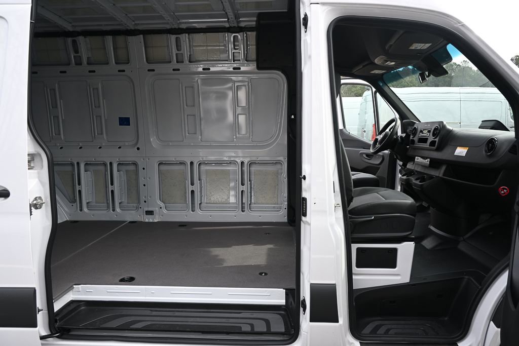 Used 2025 Mercedes-Benz Sprinter 2500 image 23