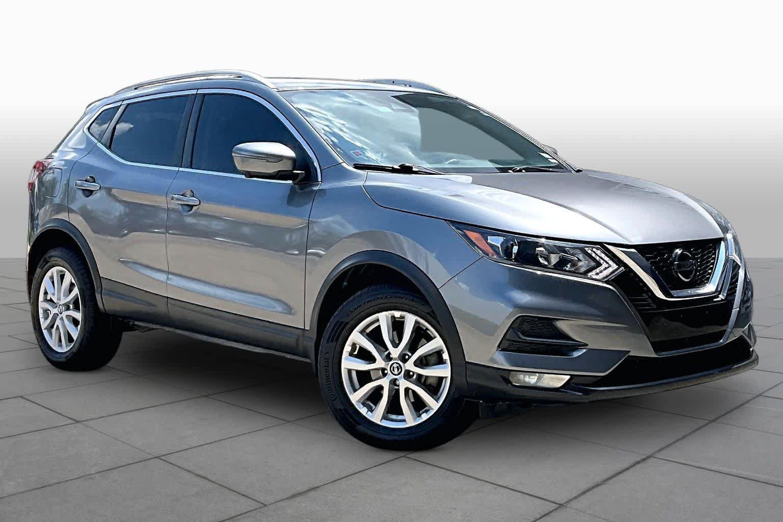 Used 2021 Nissan Rogue Sport SV w/ Technology Package FWD image 3
