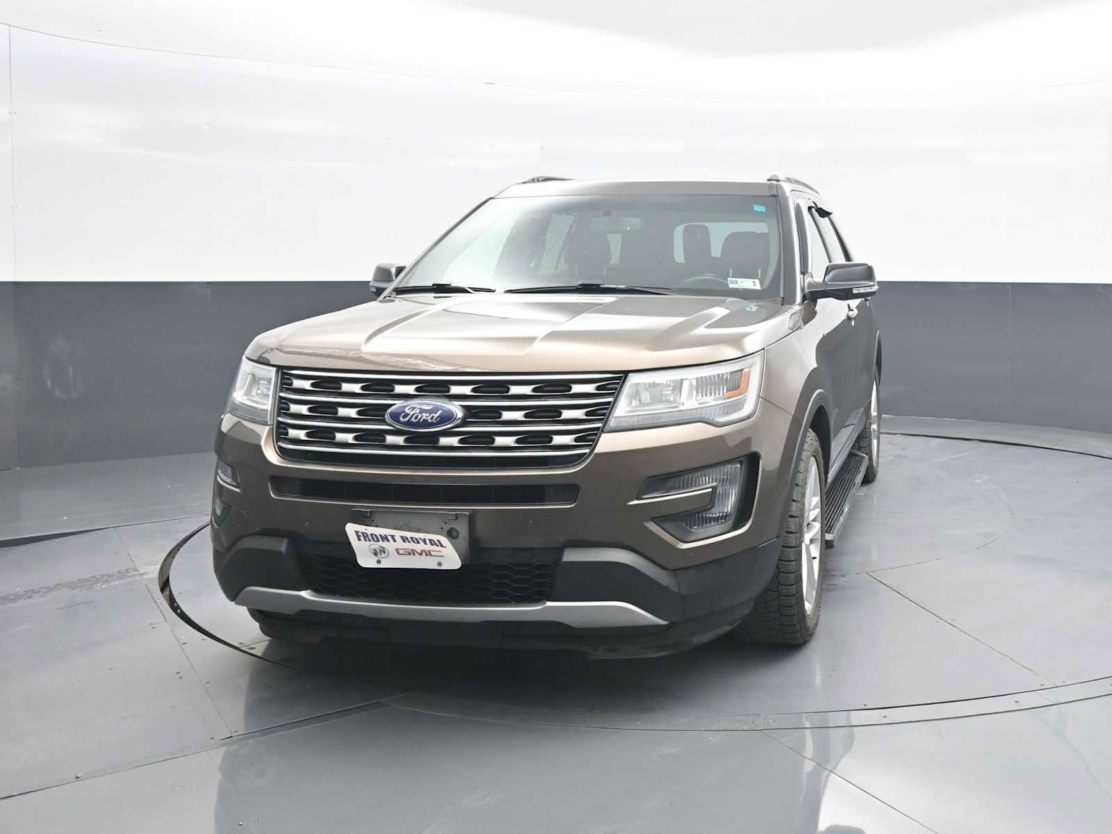 Used 2016 Ford Explorer XLT w/ Equipment Group 202A AWD/4WD image 3