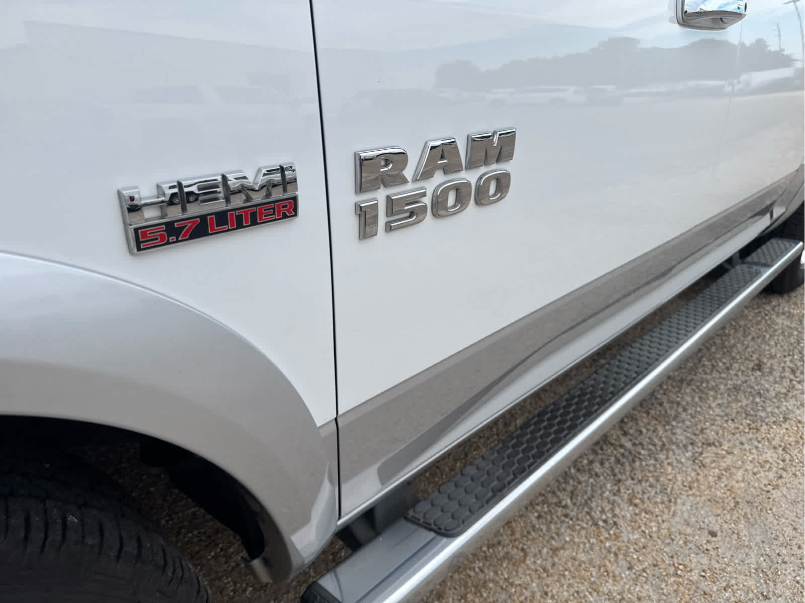 Used 2014 RAM 1500 Laramie w/ Convenience Group AWD/4WD image 13
