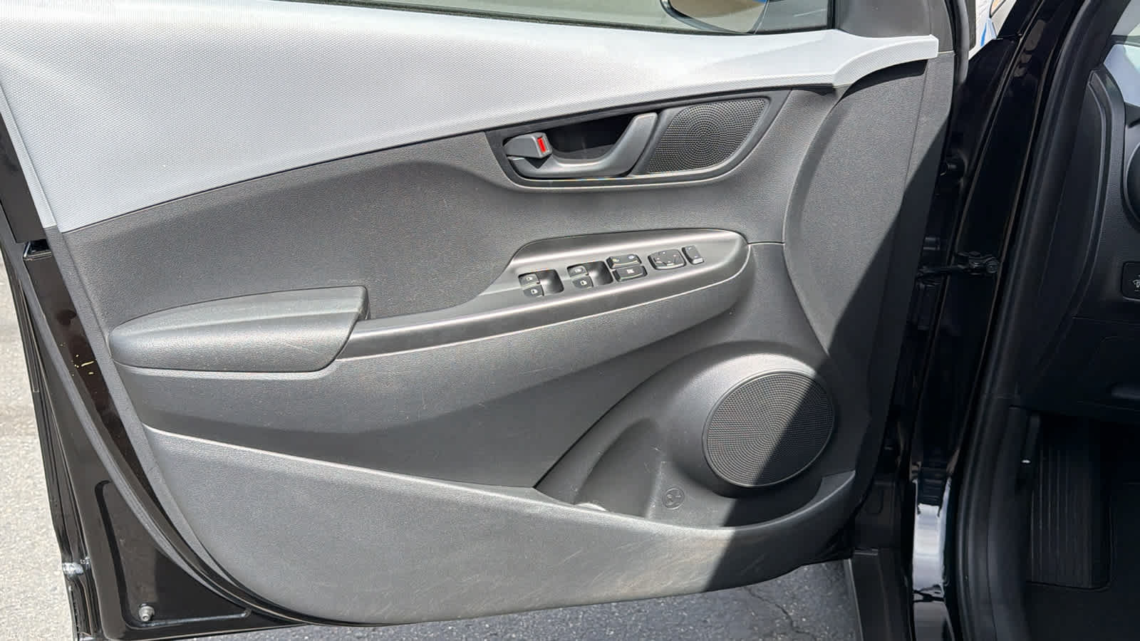 Used 2019 Hyundai Kona SE FWD image 23